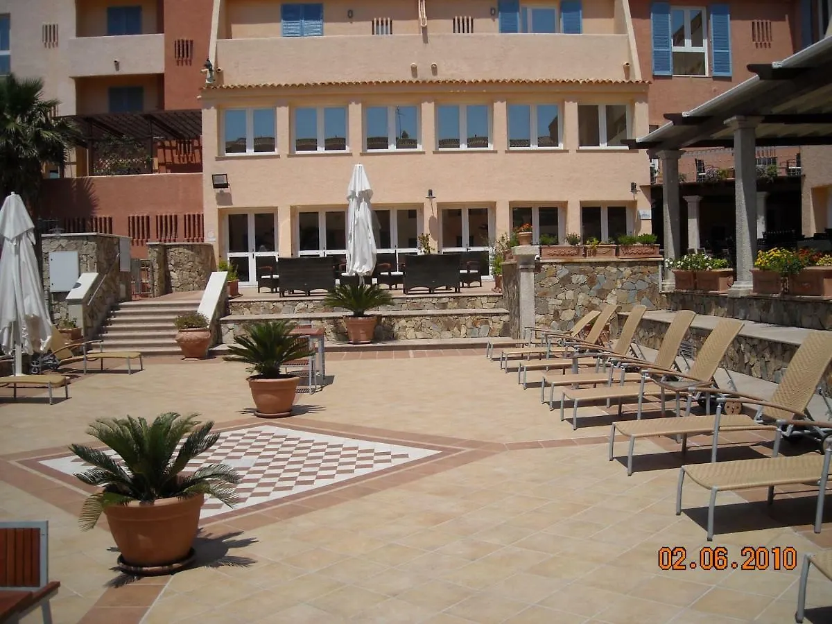 לה מדלנה Residence Le Nereidi 3*, לה מדלנה איטליה