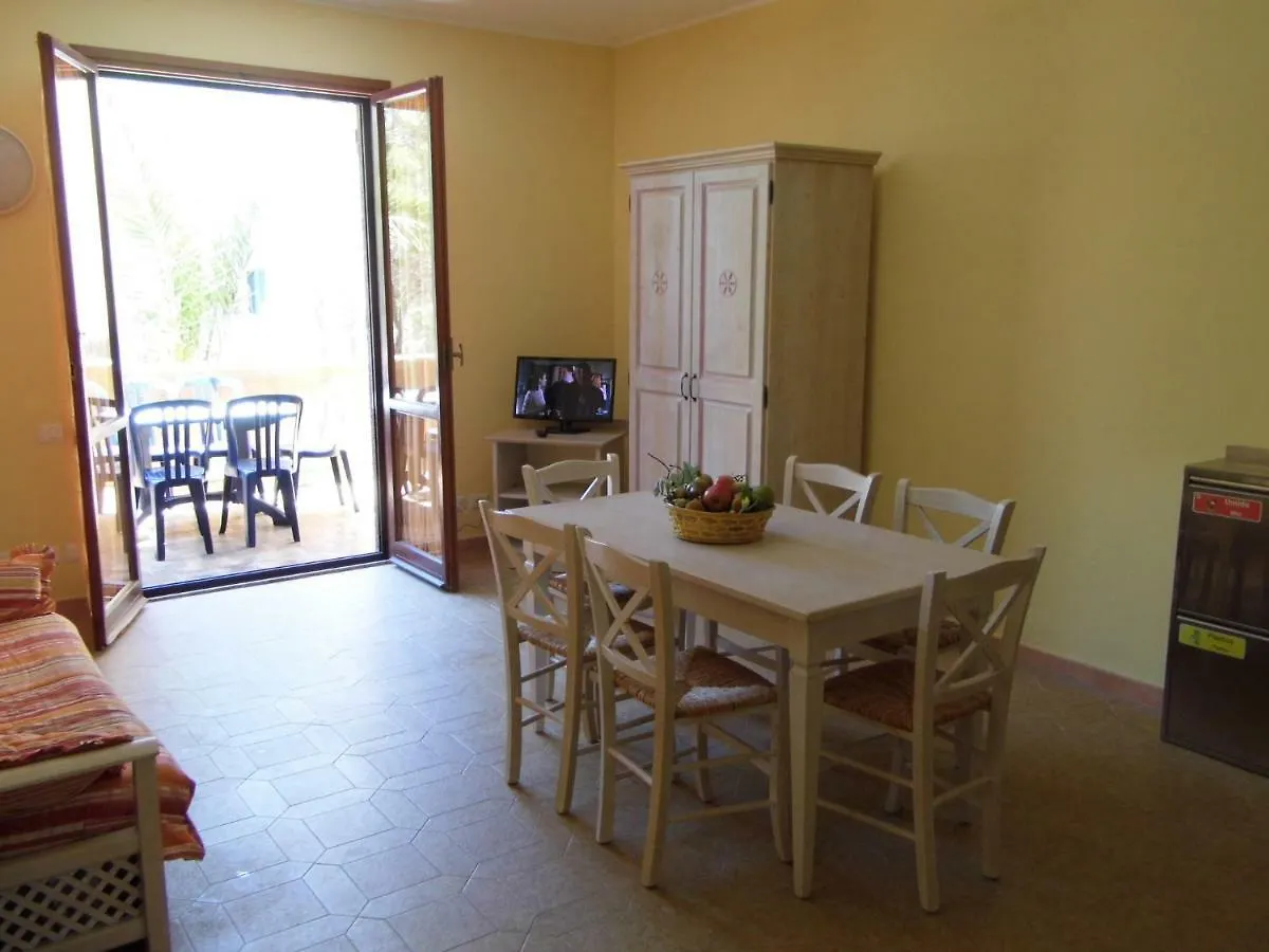 לה מדלנה Residence Le Nereidi לה מדלנה