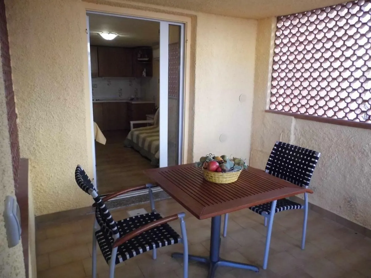 לה מדלנה Residence Le Nereidi מלון דירות לה מדלנה
